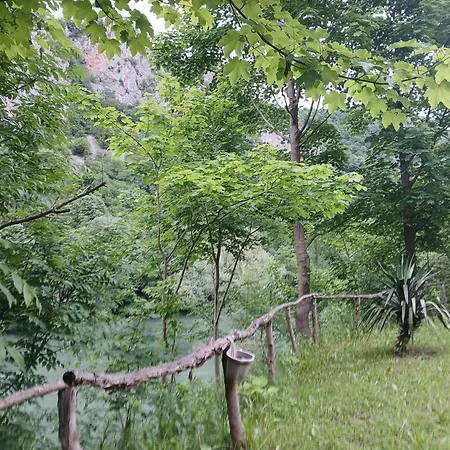 Kamp Na Uni Κάμπινγκ